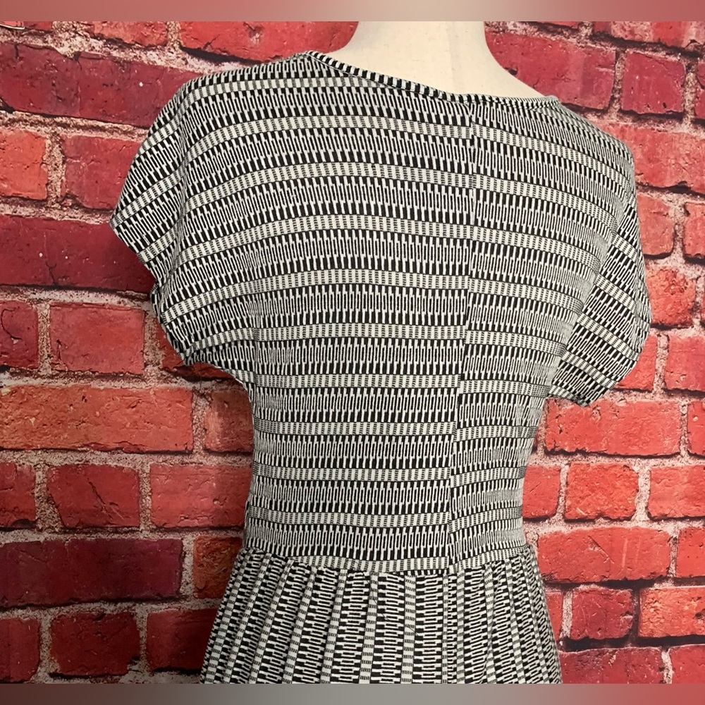 NWT Caution to the Wind Med B&W Short Sleeve Tie Front Romper Jumpsuit - Picture 9 of 16
